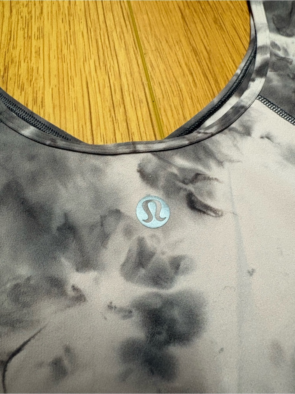 lululemon athletica Gray/Mauve Tie-Dye Scoop Crop Top - Picture 3 of 4